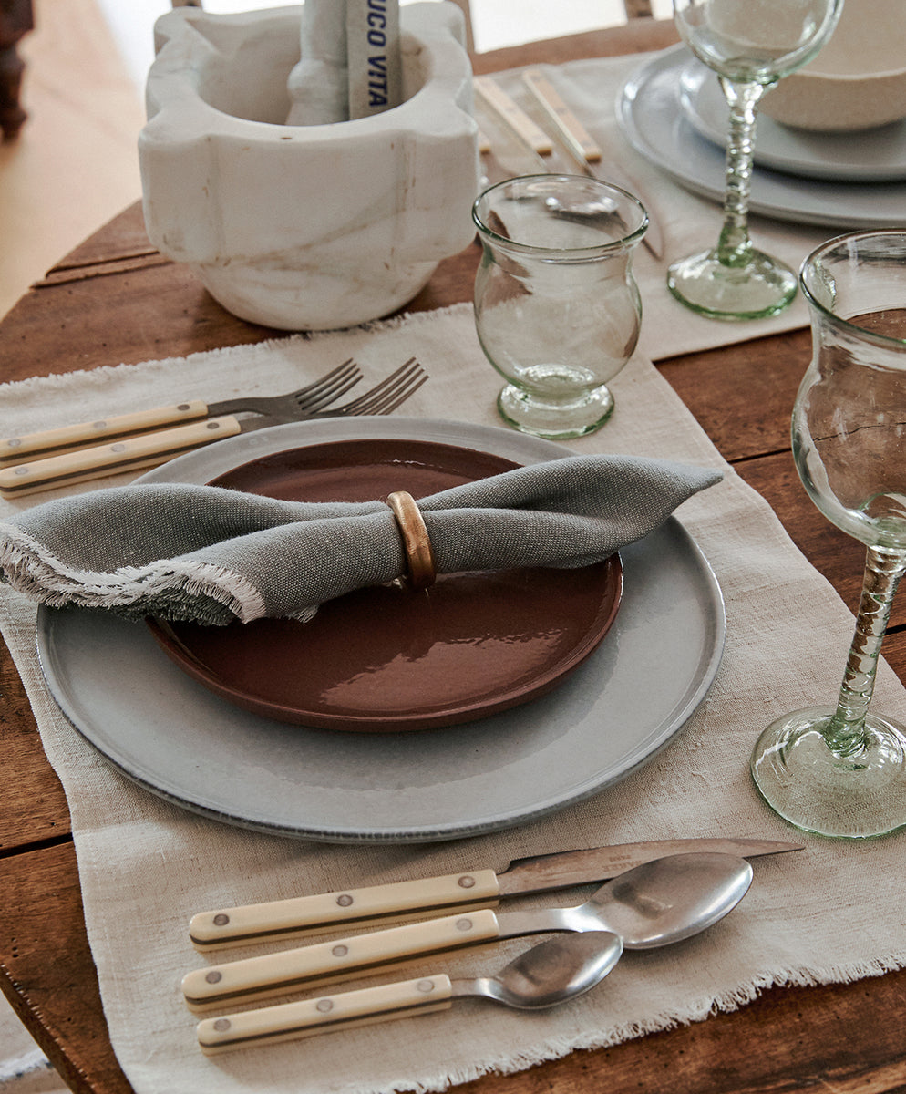 http://ilbucovita.com/cdn/shop/files/ilbuco-vita-sabre-ivory-flatware-set_1200x1200.jpg?v=1695660412