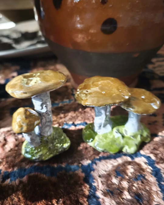 Ceramic Mushroom Statue (2 piece brown/white)