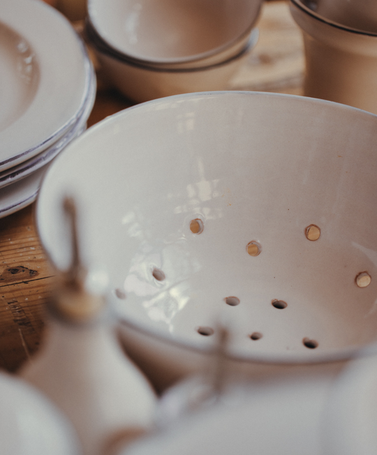 Bevagna Berry Bowl with Black Rim