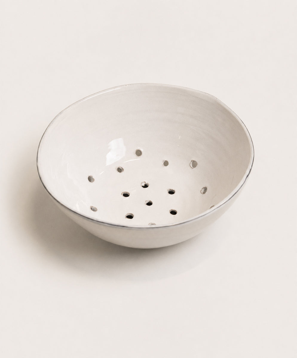 Bevagna Berry Bowl with Black Rim